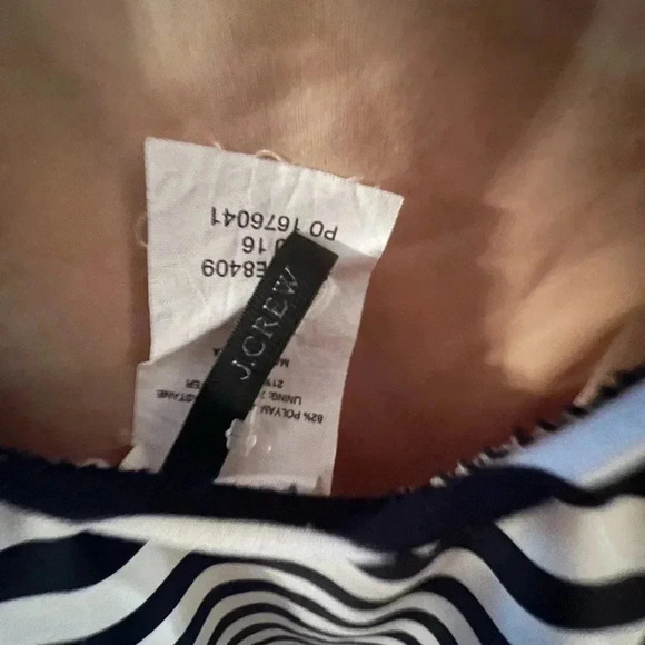 One-piece, fully lined, black and white striped swimsuit with low back… - Picture 4 of 4